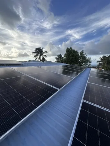 Panneaux solaires en Guadeloupe et aides financières applicables en 2026