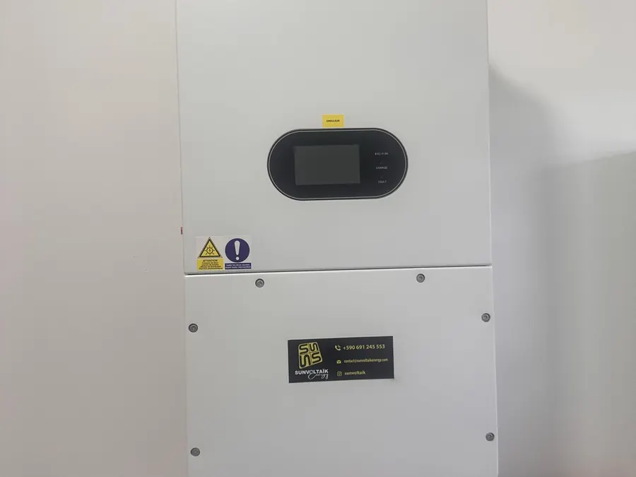 Installation solaire Baie-Mahault Guadeloupe 15 kWc — onduleur Growatt de l'installation