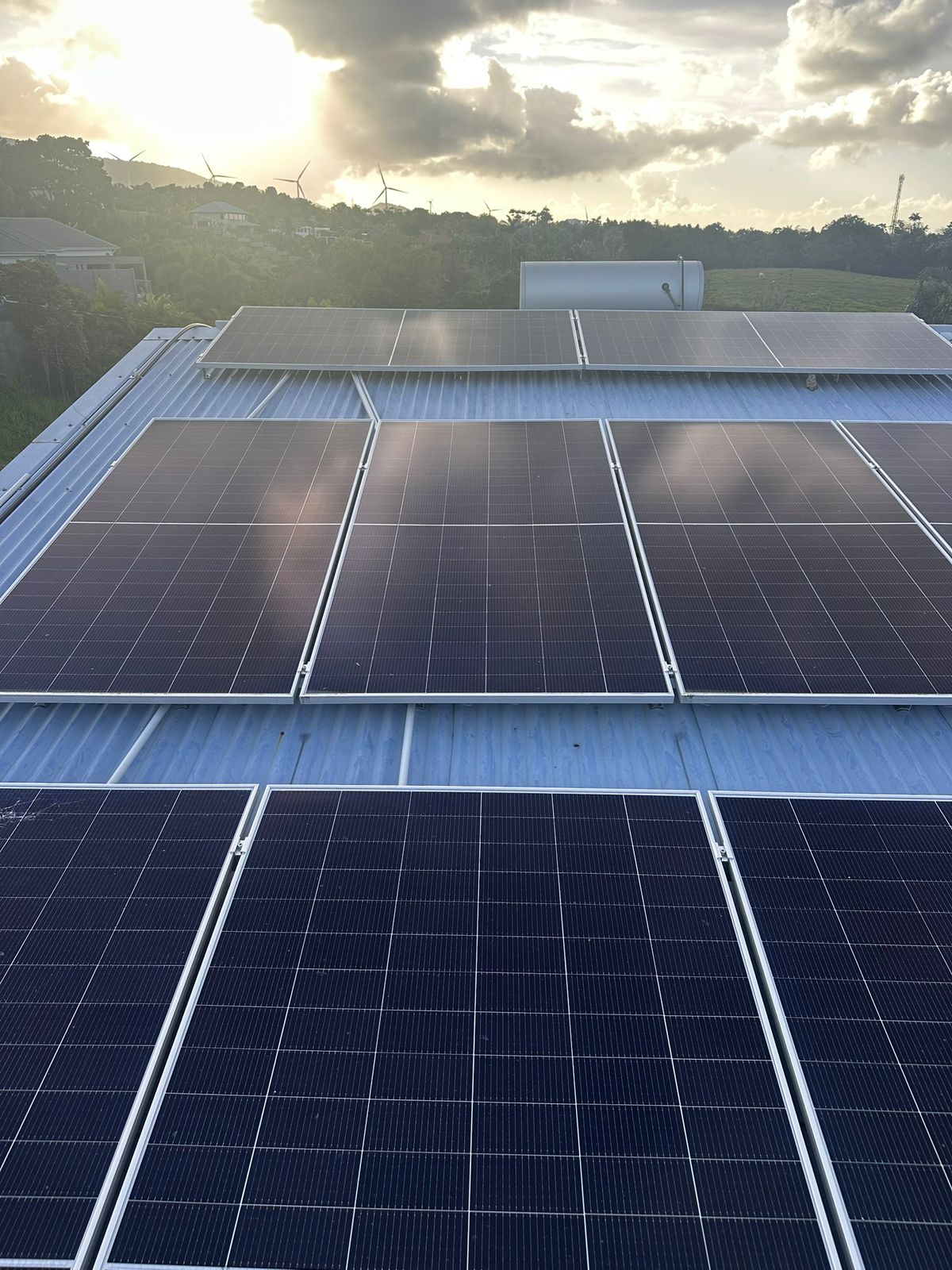Pose panneaux solaires toiture Les Abymes Guadeloupe