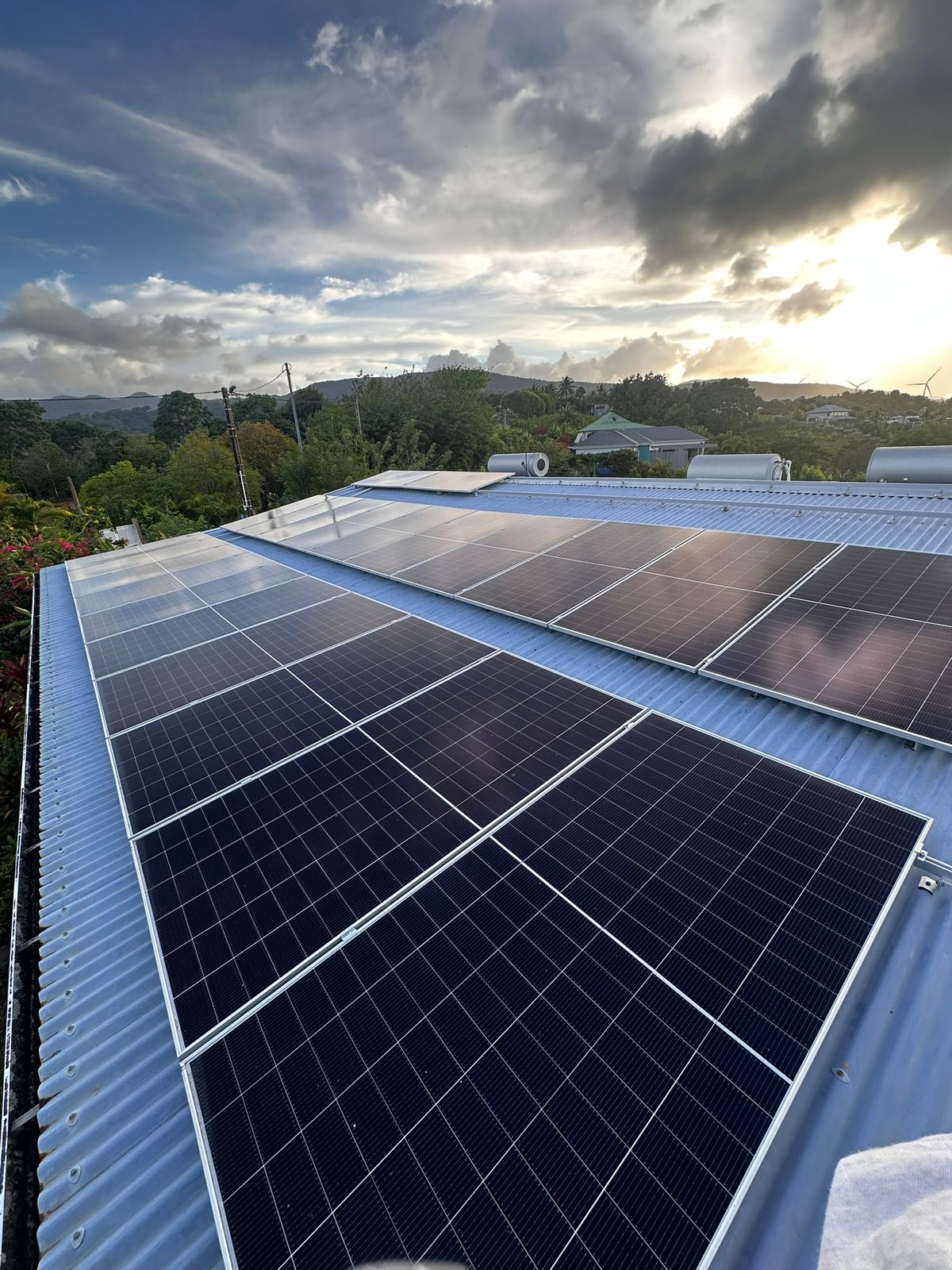 Techniciens Sun Voltaïk installation Capesterre-Belle-Eau Guadeloupe