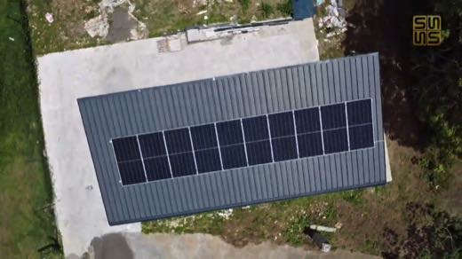 Vue drone du chantier solaire de Morne-à-l'Eau en Guadeloupe, installation de 6 kWc
