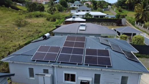 Vue drone du chantier solaire de Petit-Bourg en Guadeloupe, installation de 12 kWc